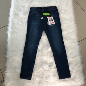 D. Jeans modern fit high waist